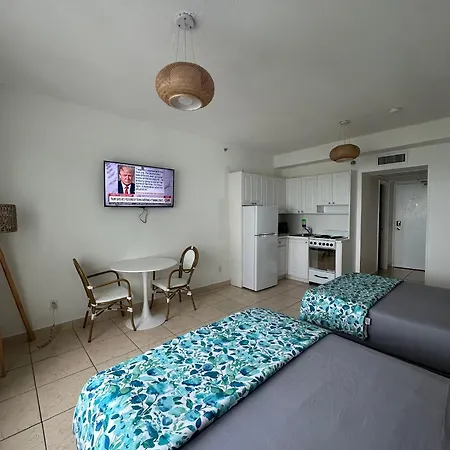 Casablanca On The Beach Miami Beach Room photo